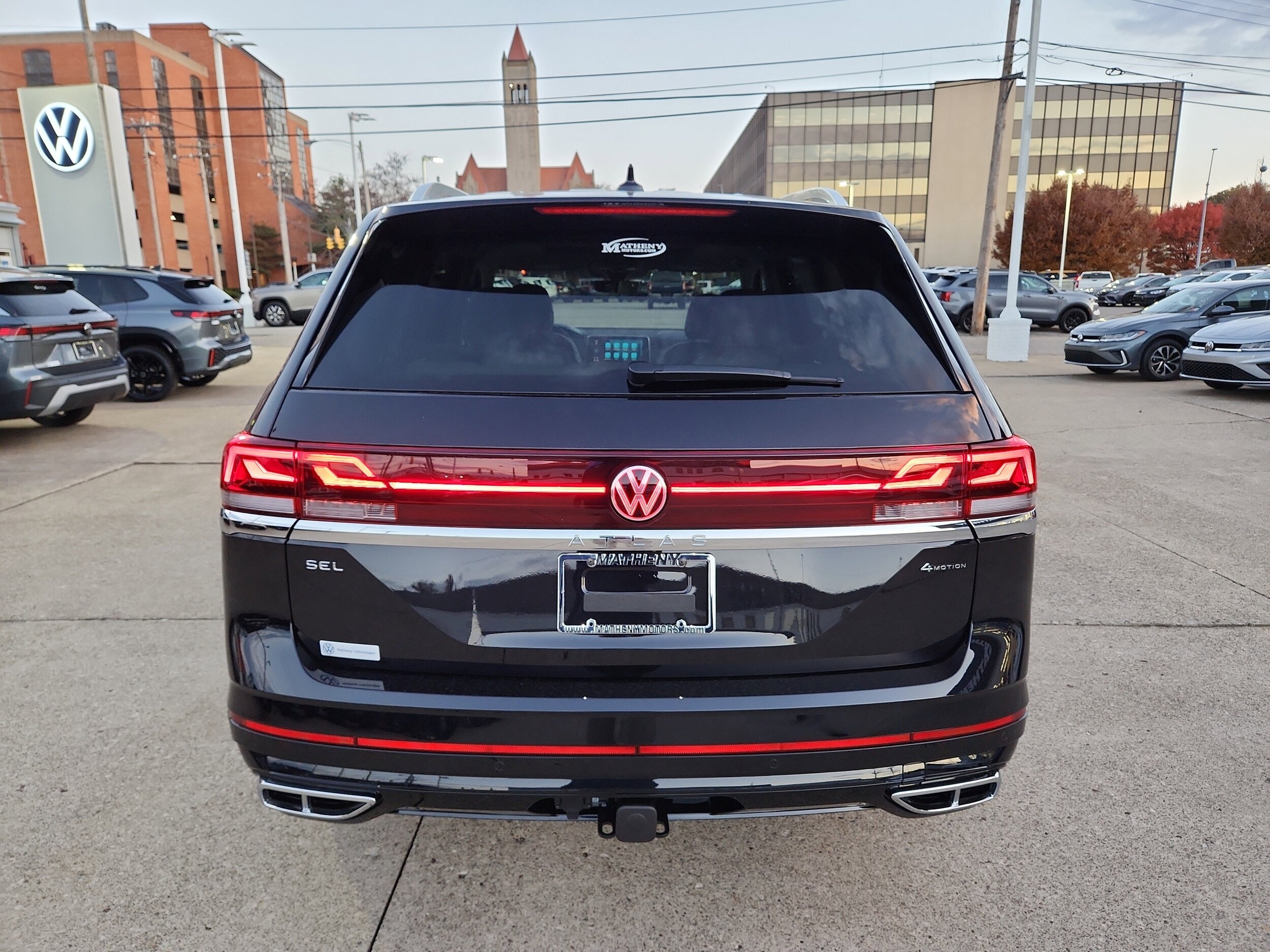 2026 Volkswagen Atlas SEL Premium R-Line photo 4