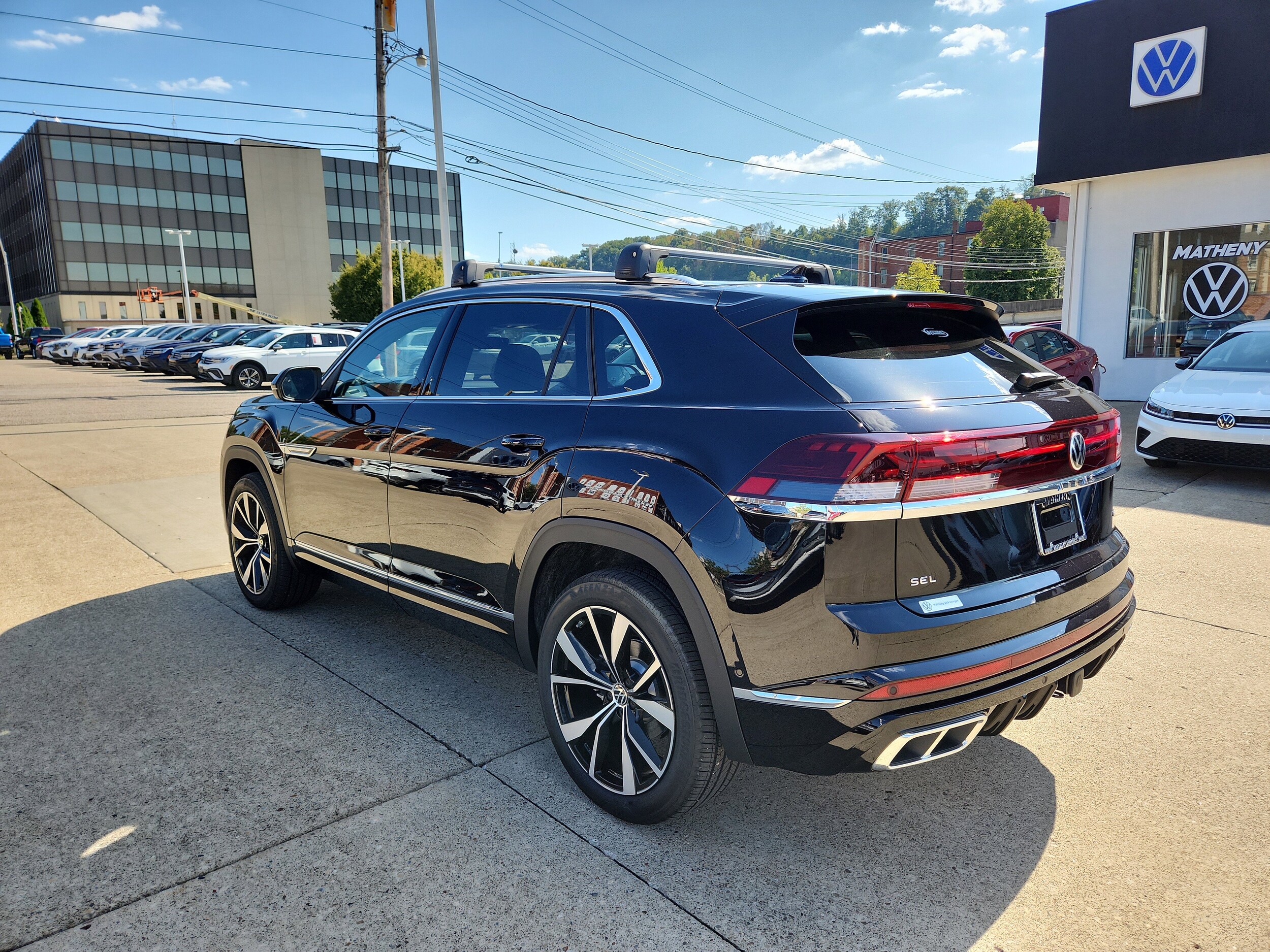 2026 Volkswagen Atlas Cross Sport SEL Premium R-Line photo 3