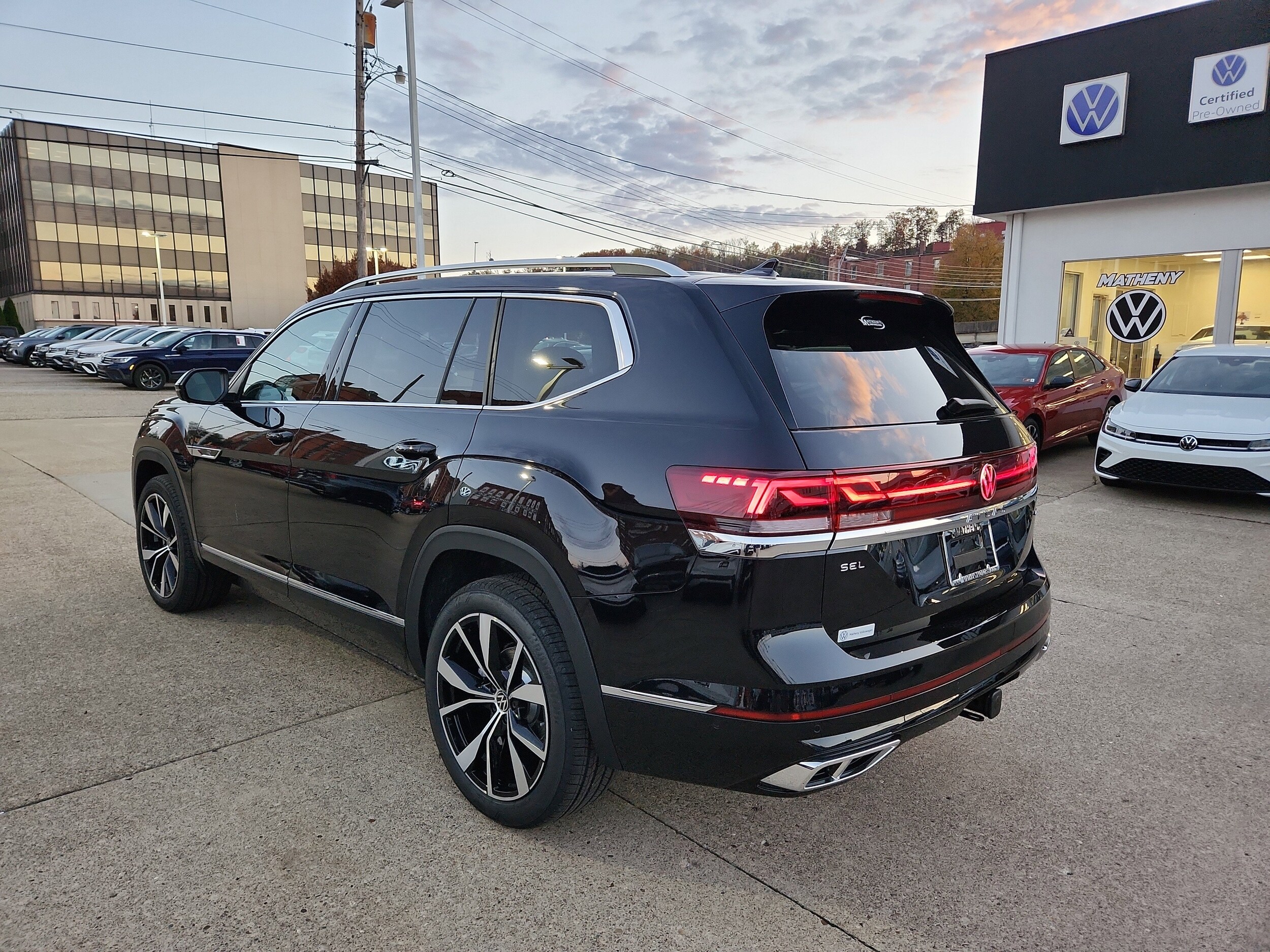 2026 Volkswagen Atlas SEL Premium R-Line photo 3