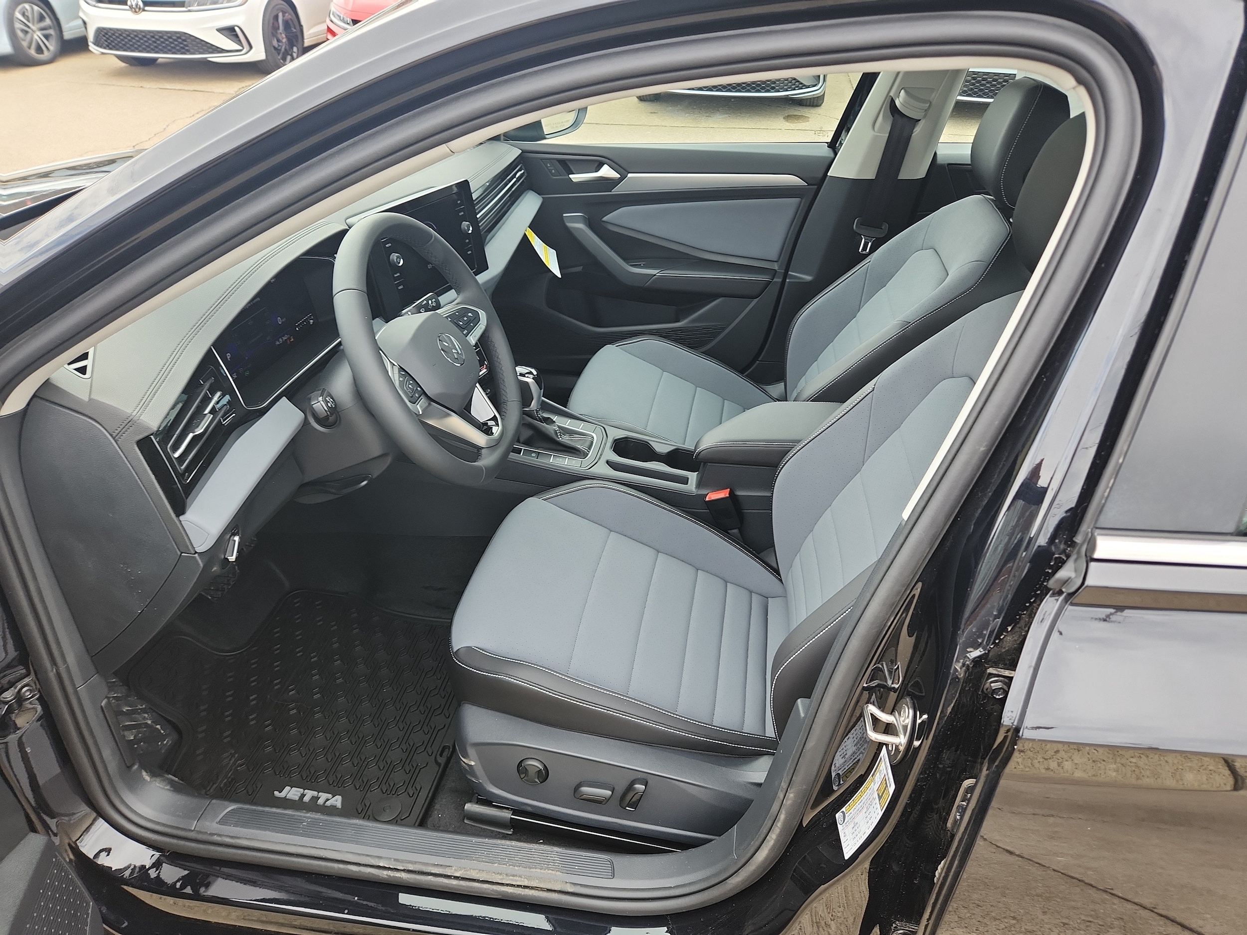 2026 Volkswagen Jetta SE - Photo 13