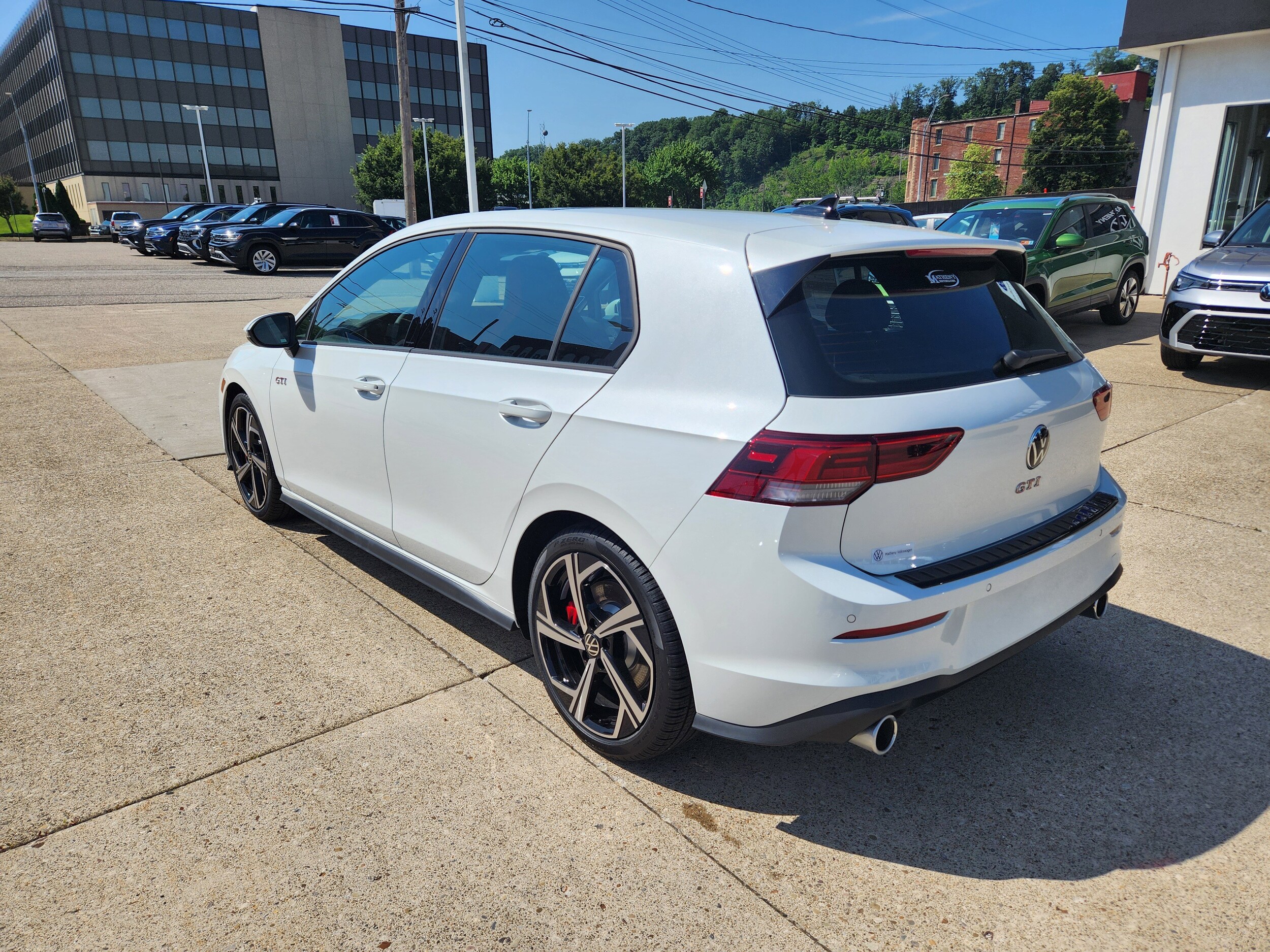 2025 Volkswagen Golf GTI SE photo 3