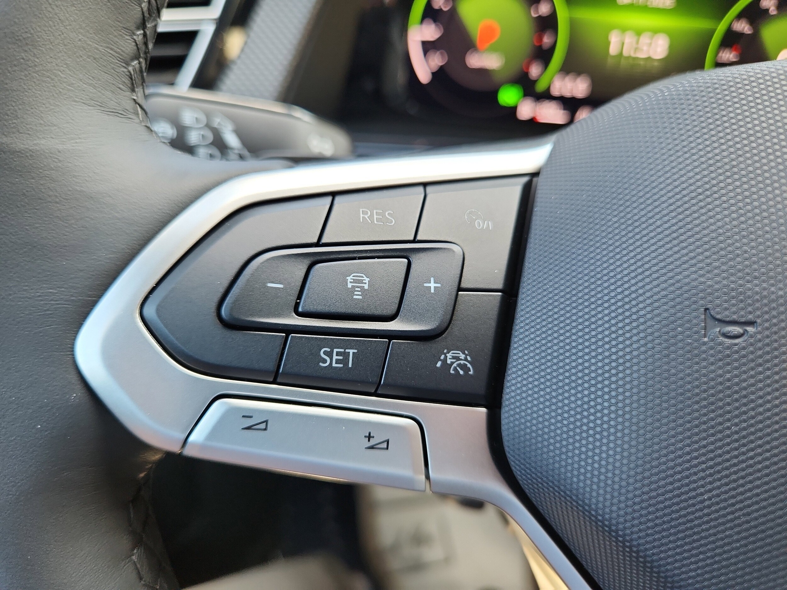 2026 Volkswagen Atlas Cross Sport SEL Premium R-LINE - Photo 25