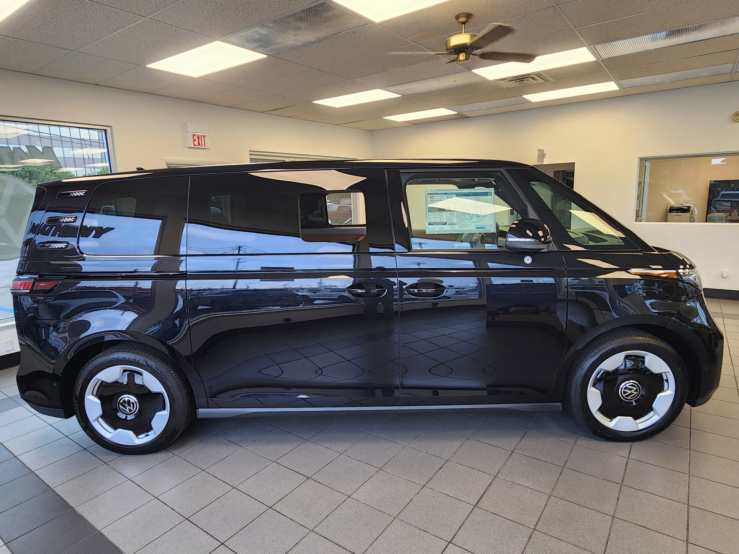 2025 Volkswagen ID. Buzz Pro Plus photo 4