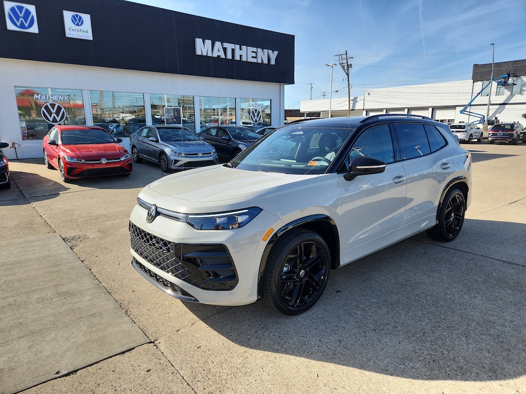 New 2026 Volkswagen Tiguan 2.0T SE R-Line Black SUV