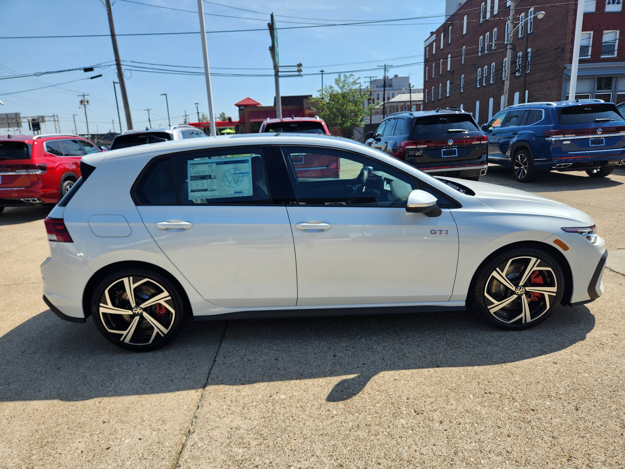2025 Volkswagen Golf GTI SE - Photo 7
