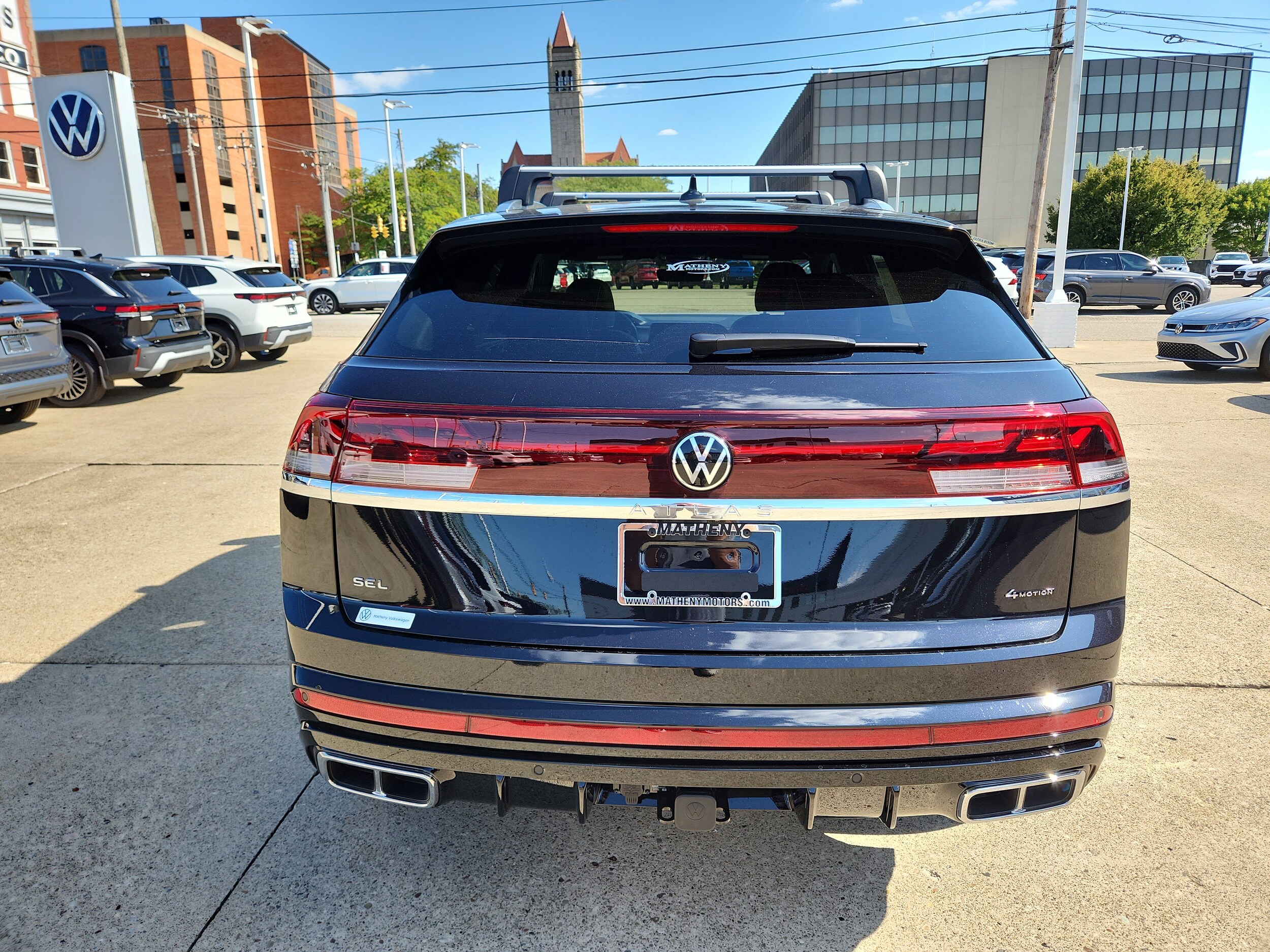 2026 Volkswagen Atlas Cross Sport SEL Premium R-Line photo 4