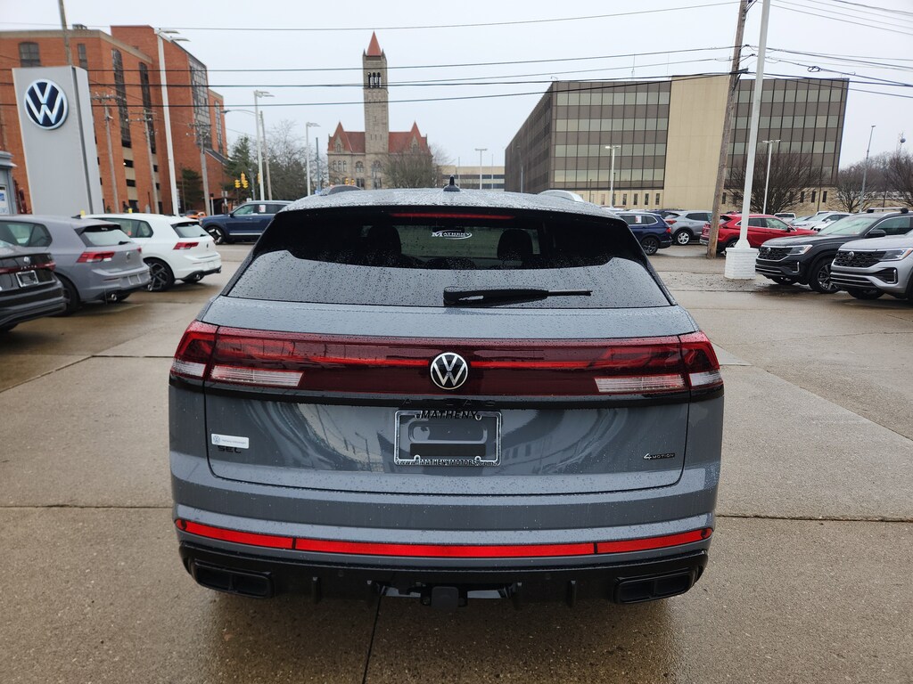 New 2026 Volkswagen Atlas Cross Sport 2.0T SEL R-Line Black SUV