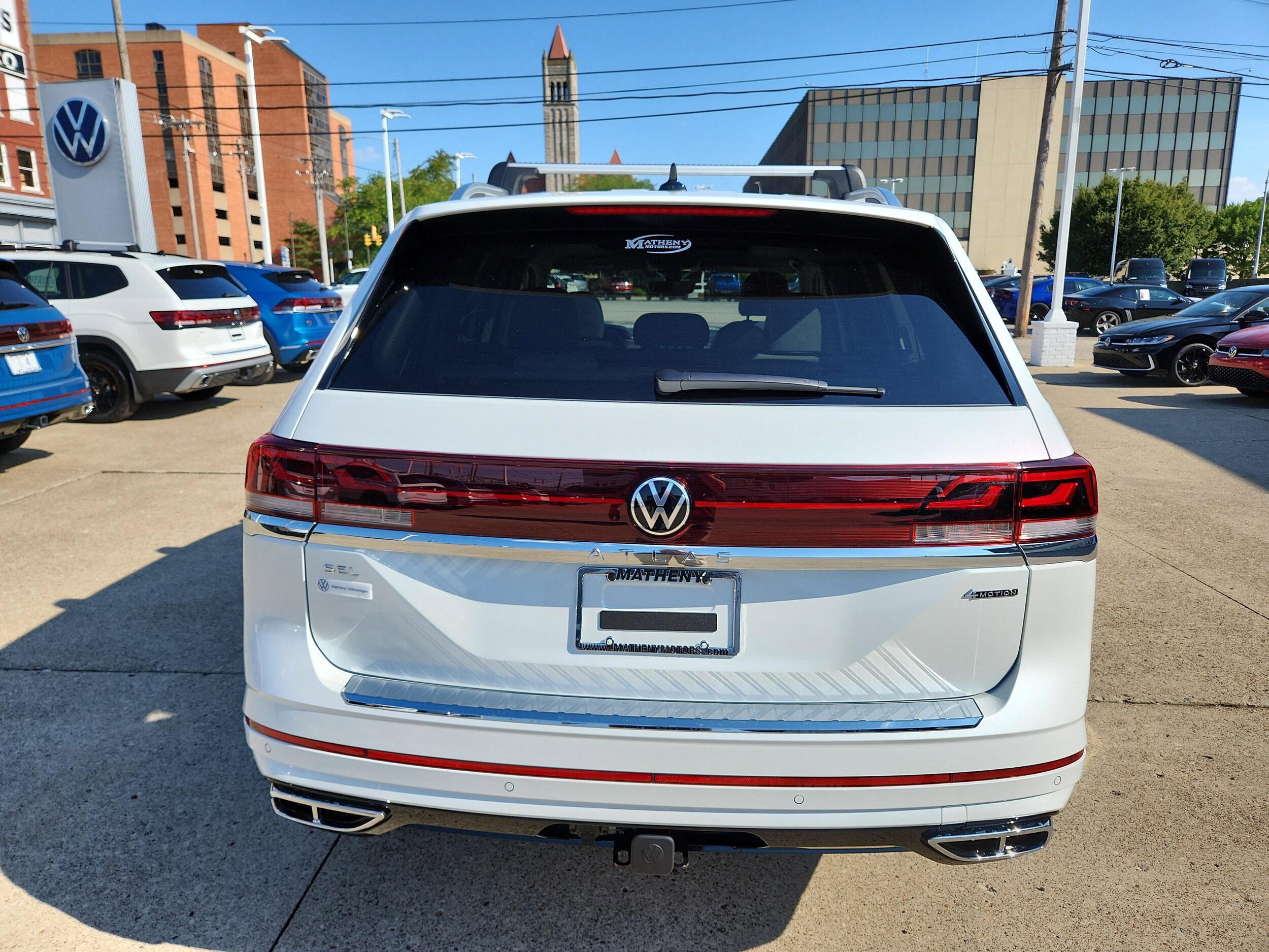 2026 Volkswagen Atlas SEL Premium R-Line photo 2