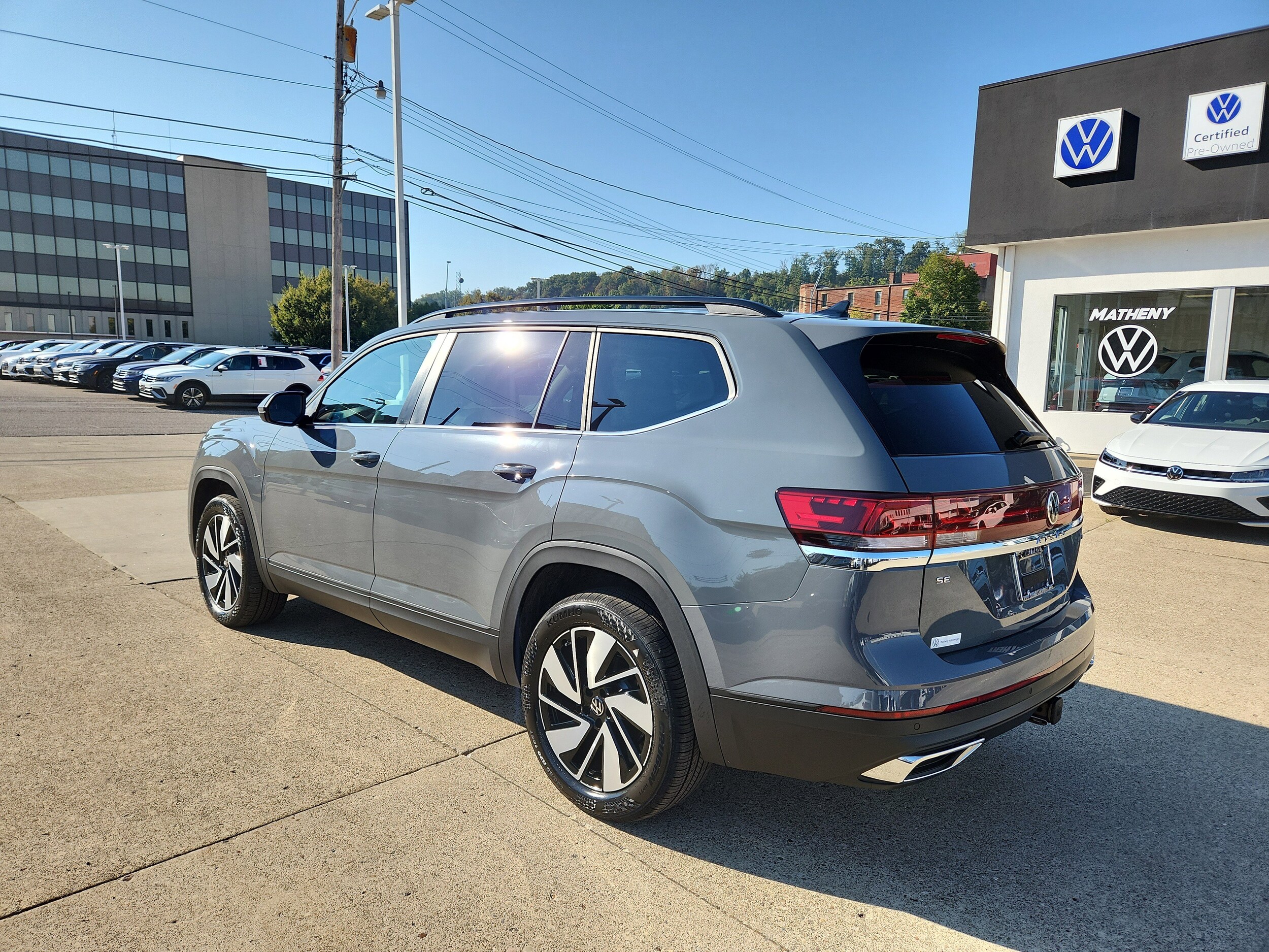 2026 Volkswagen Atlas SE Technology photo 2