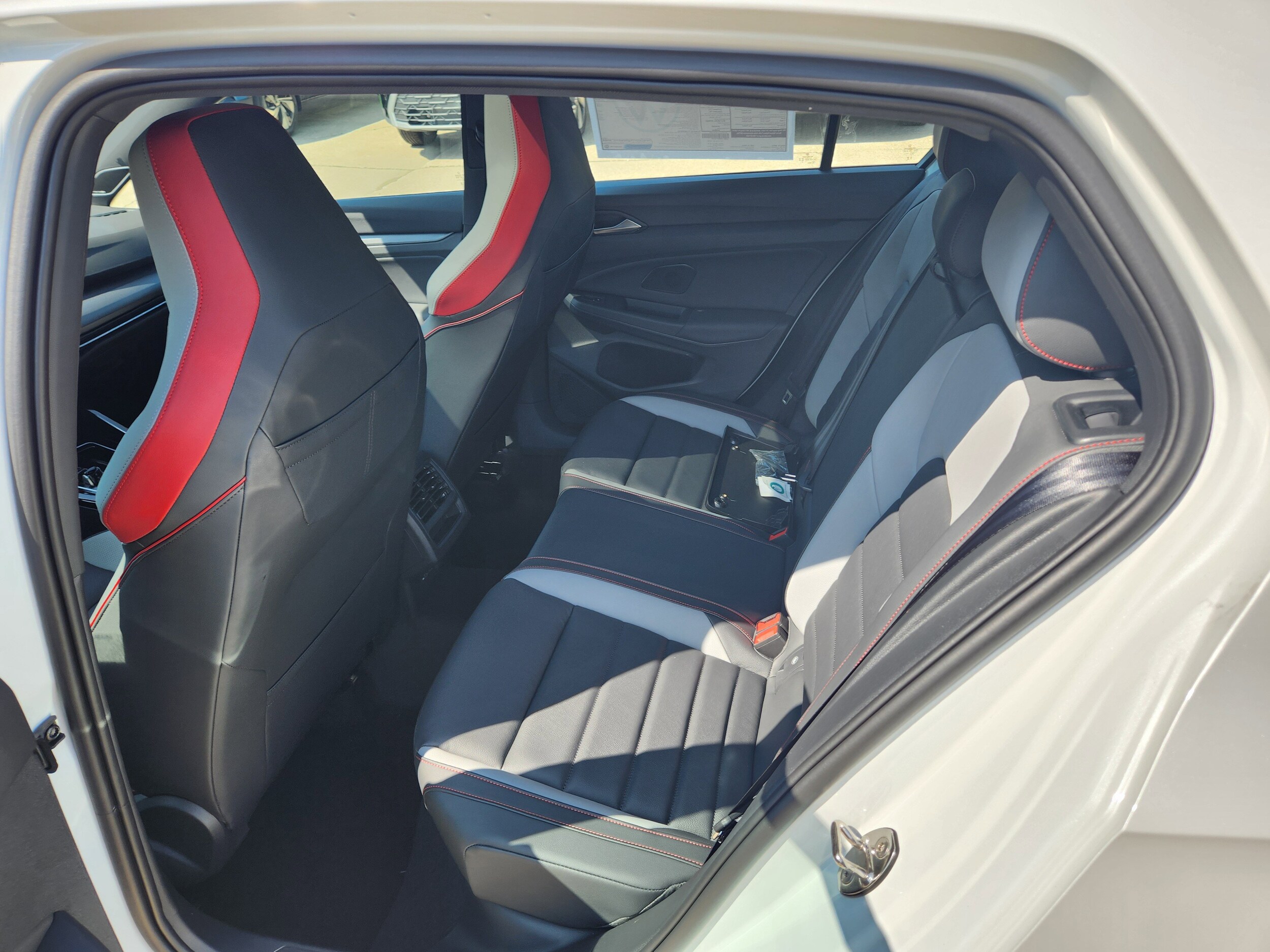 2025 Volkswagen Golf GTI SE - Photo 10