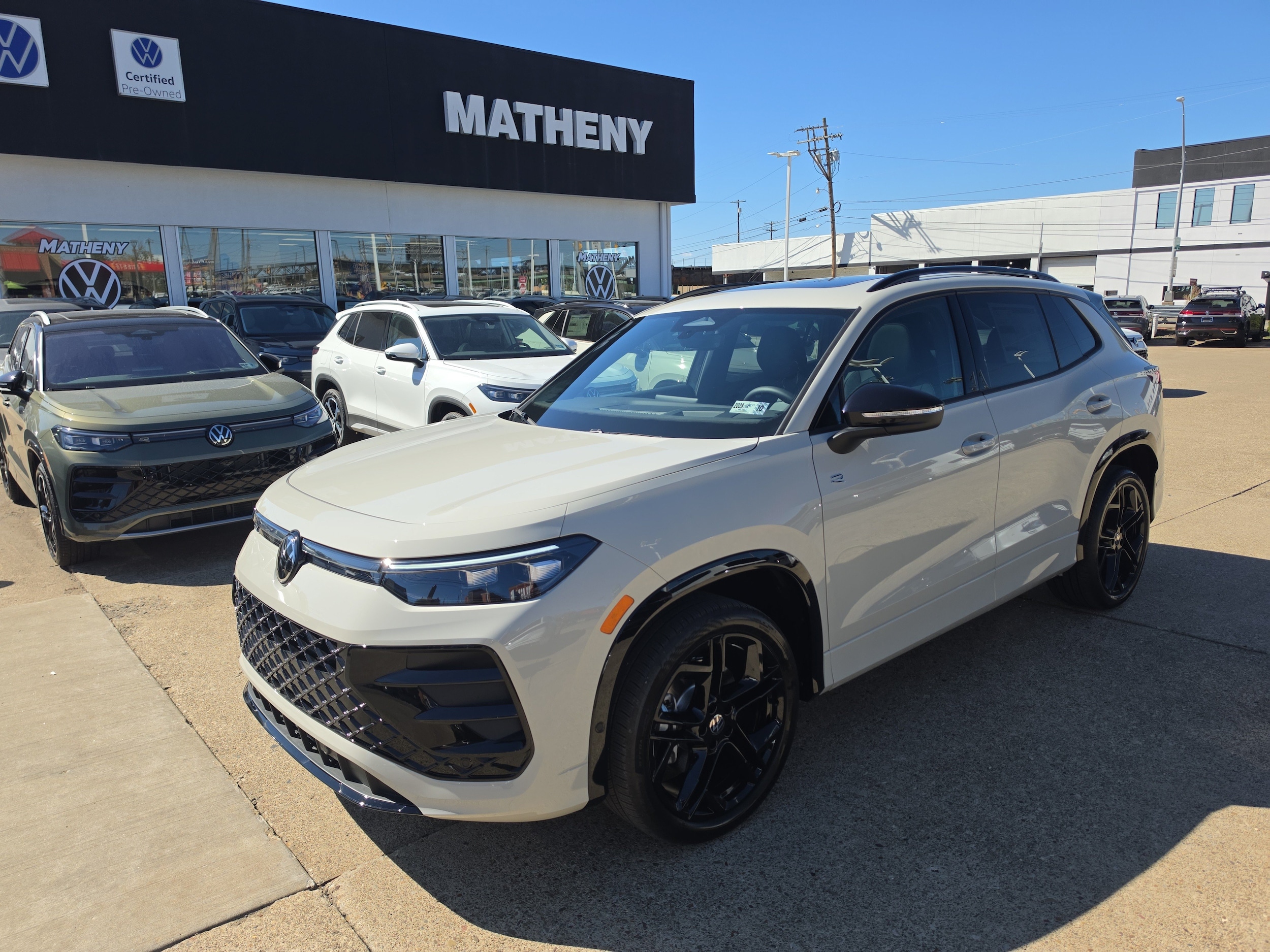 2026 Volkswagen Tiguan SE R-LINE BLACK
