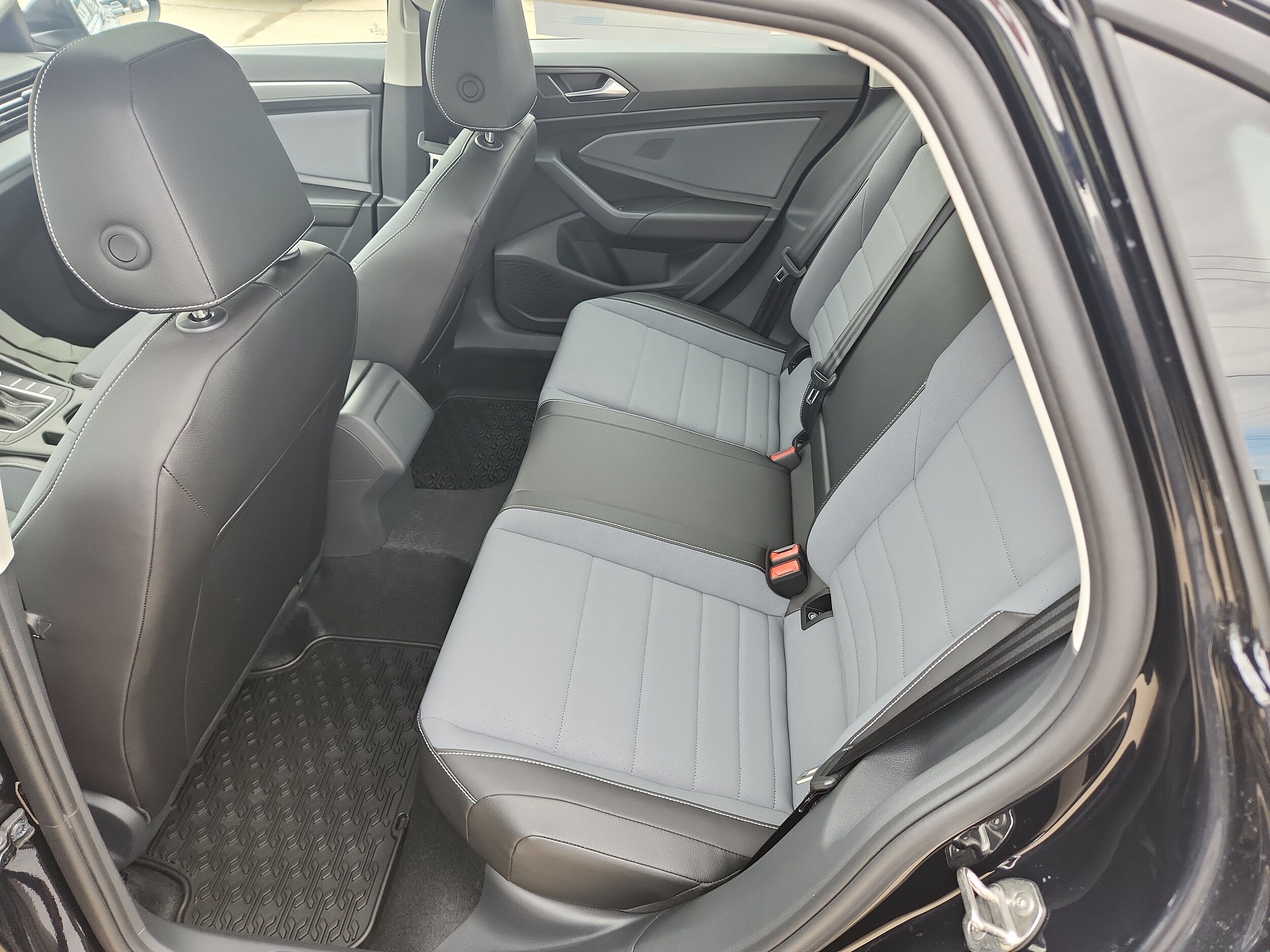 2026 Volkswagen Jetta SE - Photo 11