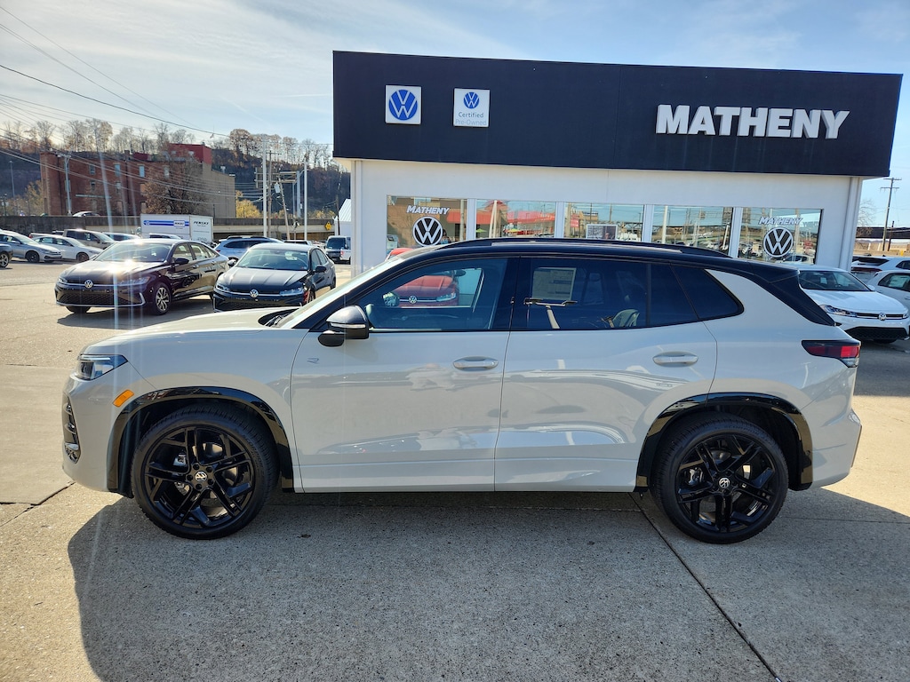 New 2026 Volkswagen Tiguan 2.0T SE R-Line Black SUV