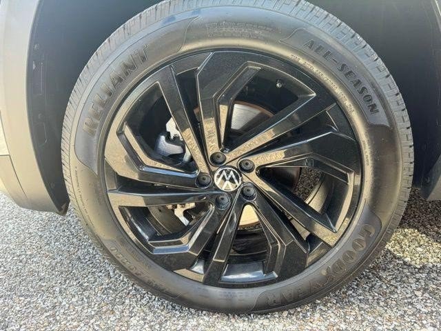2022 Volkswagen Atlas SE w/Tech - Photo 14