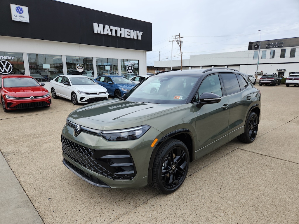 New 2026 Volkswagen Tiguan 2.0T SE R-Line Black SUV