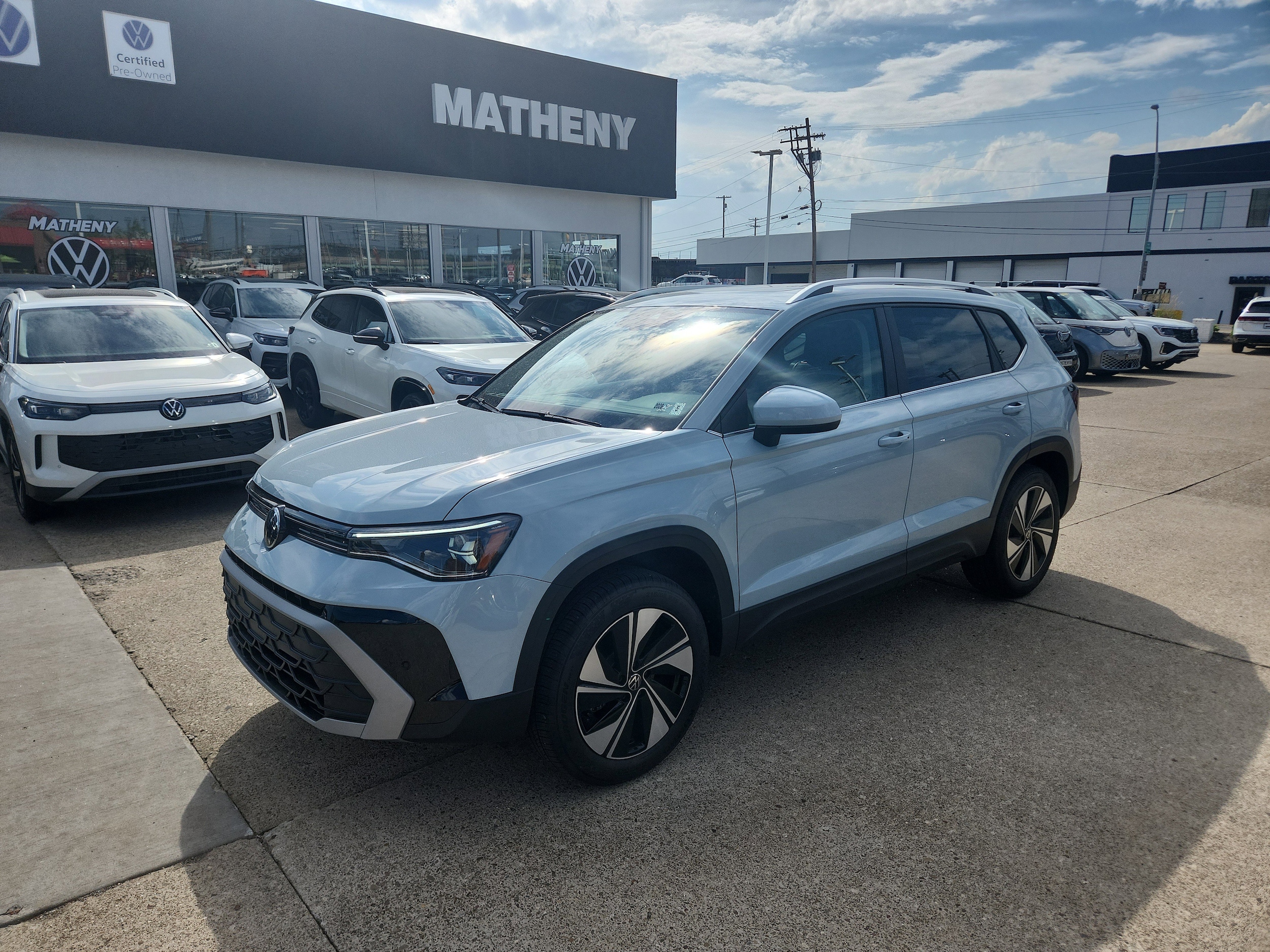 2026 Volkswagen Taos 1.5T SE 4Motion's photo