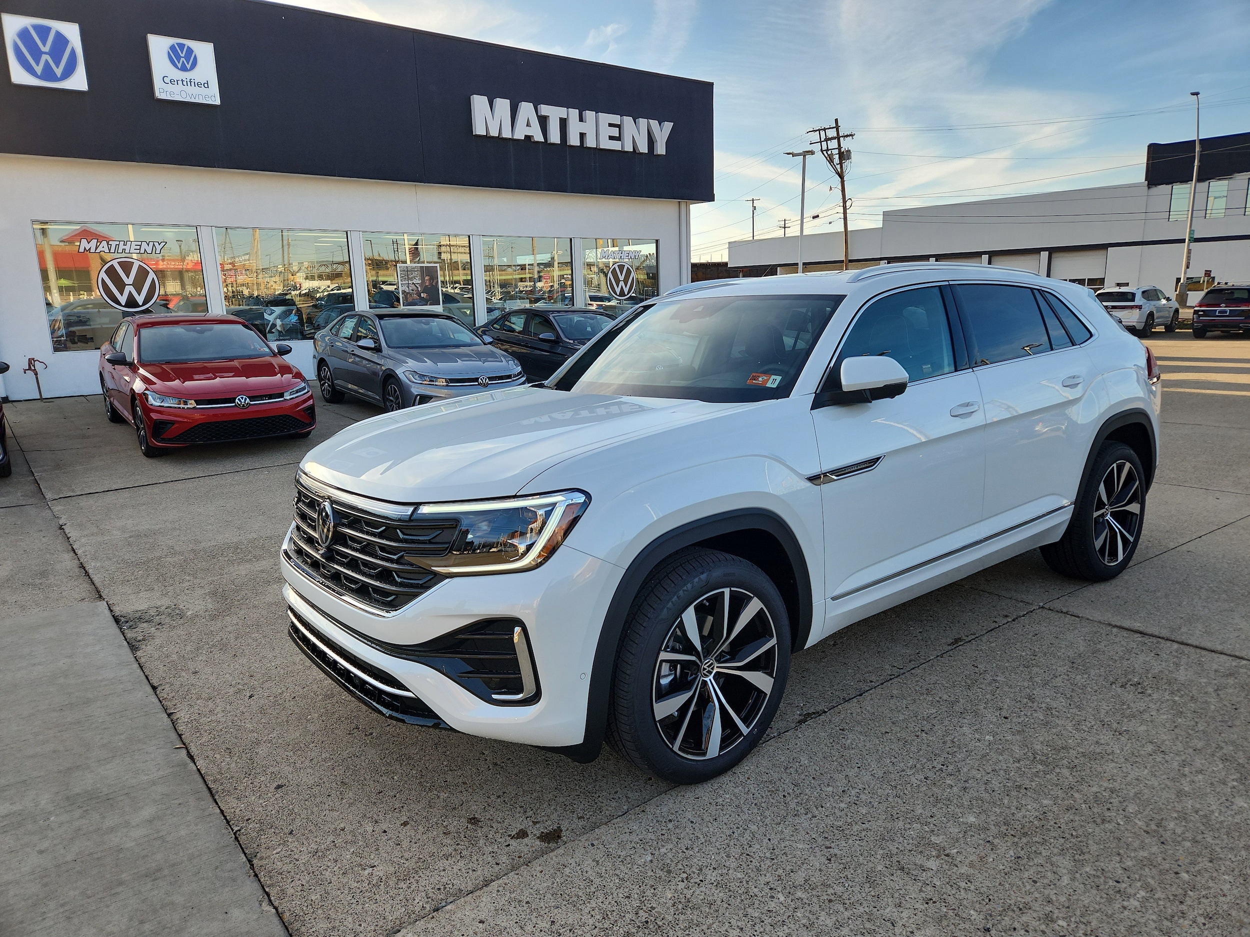 2026 Volkswagen Atlas Cross Sport SEL Premium R-LINE's photo