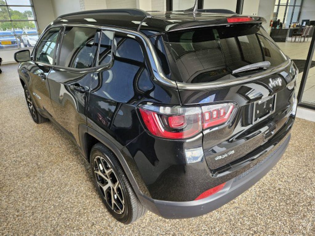 Used 2024 Jeep Compass Limited SUV