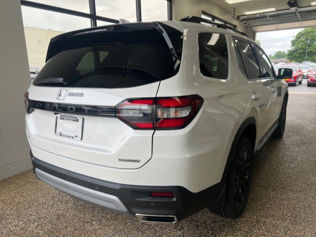 Used 2025 Honda Pilot Touring SUV