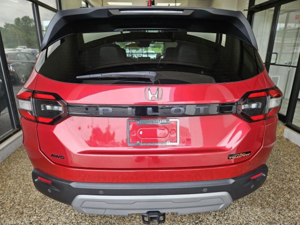Used 2025 Honda Pilot TrailSport SUV
