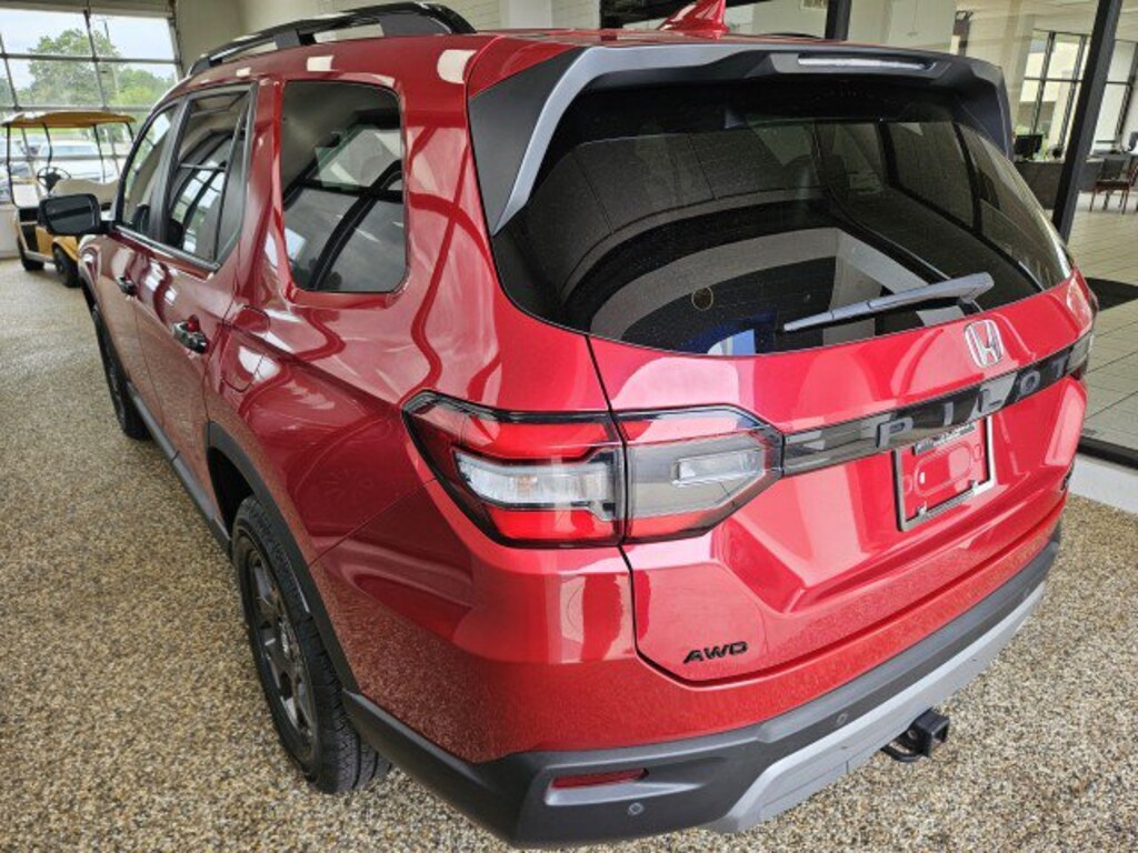 Used 2025 Honda Pilot TrailSport SUV