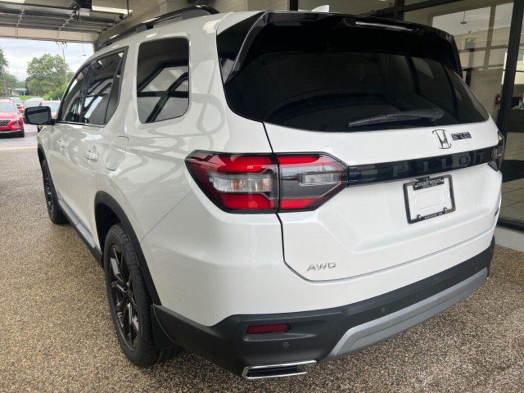Used 2025 Honda Pilot Touring SUV