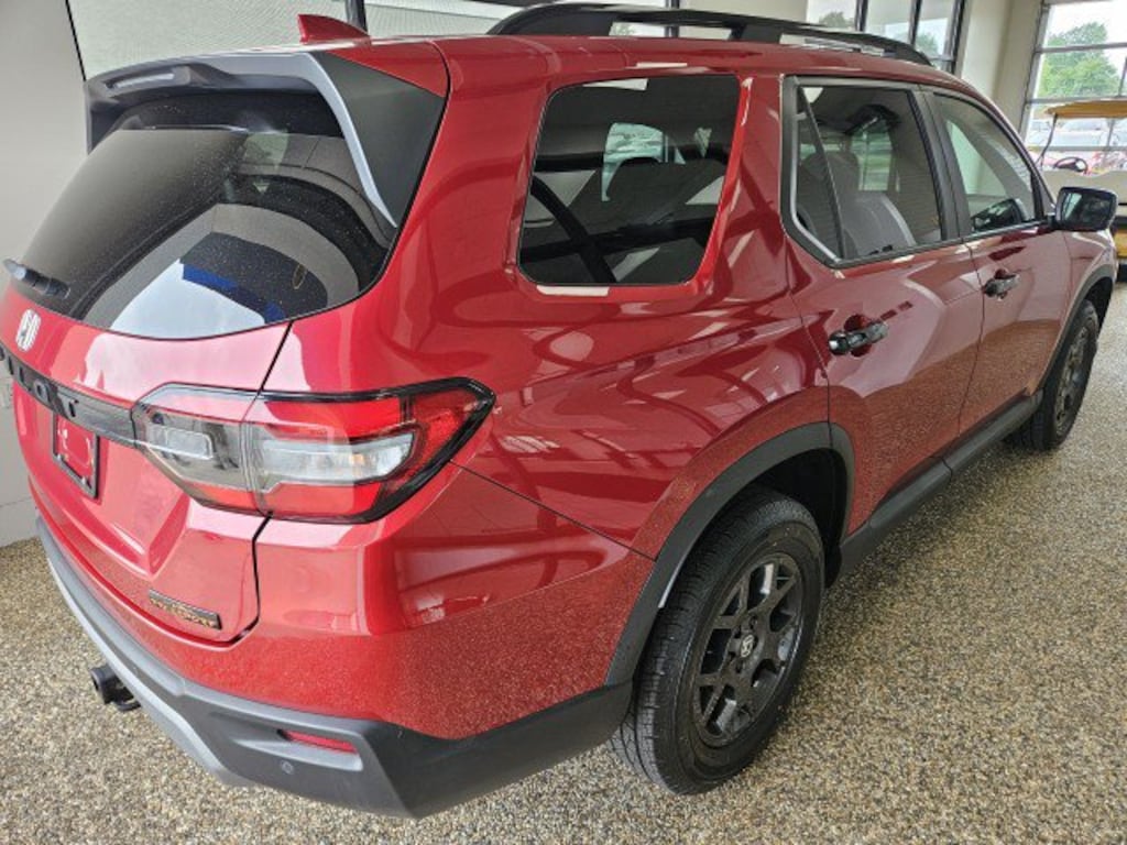 Used 2025 Honda Pilot TrailSport SUV