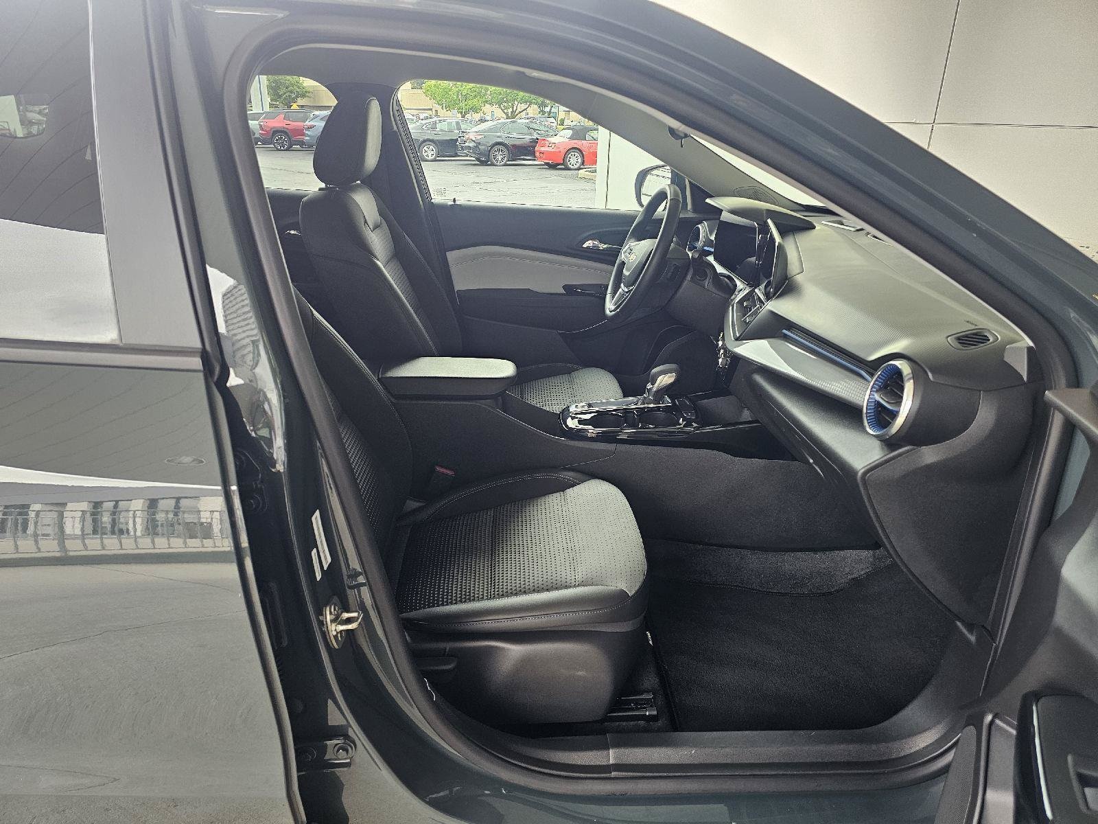 2025 Chevrolet Trax LT - Photo 12