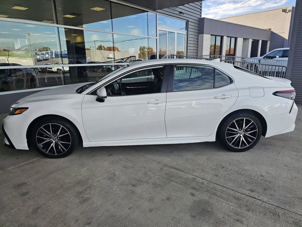 Used 2021 Toyota Camry SE Sedan