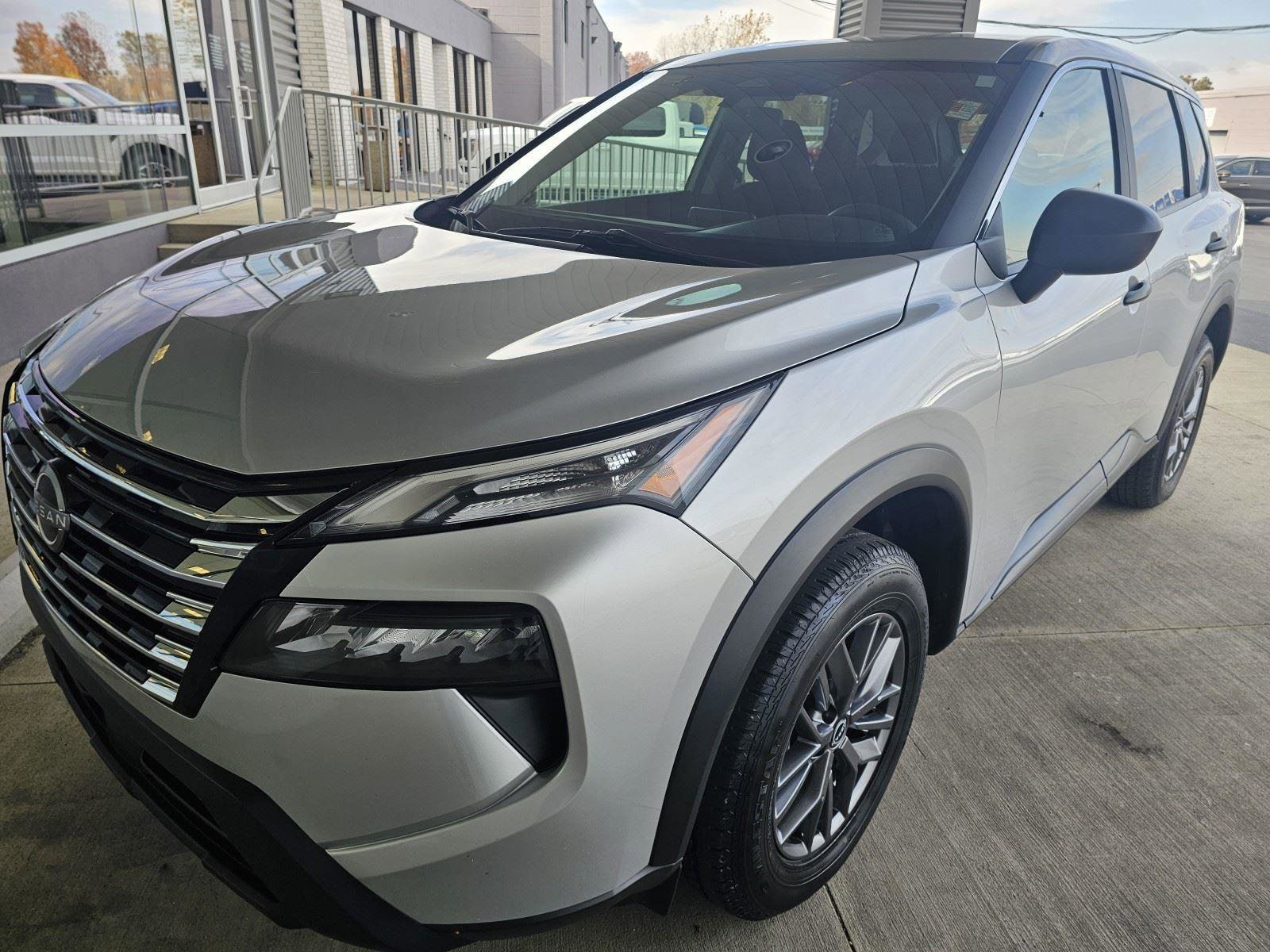 2024 Nissan Rogue S's photo