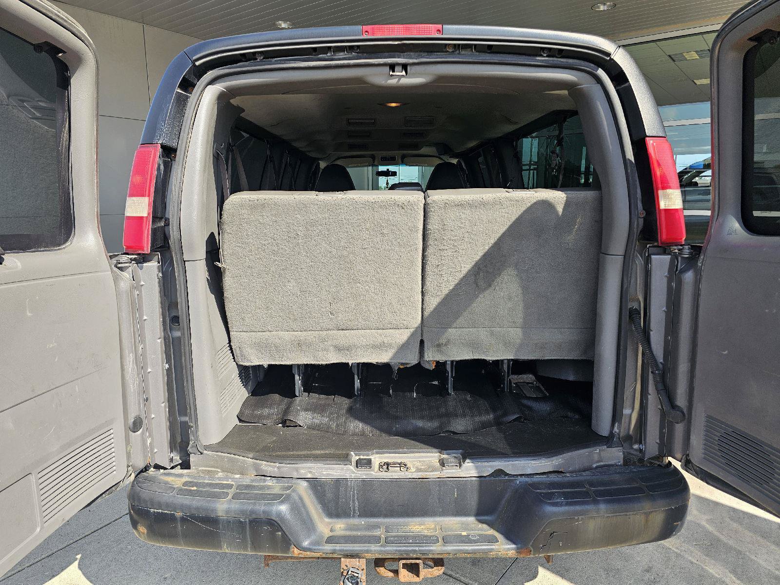 2012 Chevrolet Express LS - Photo 15
