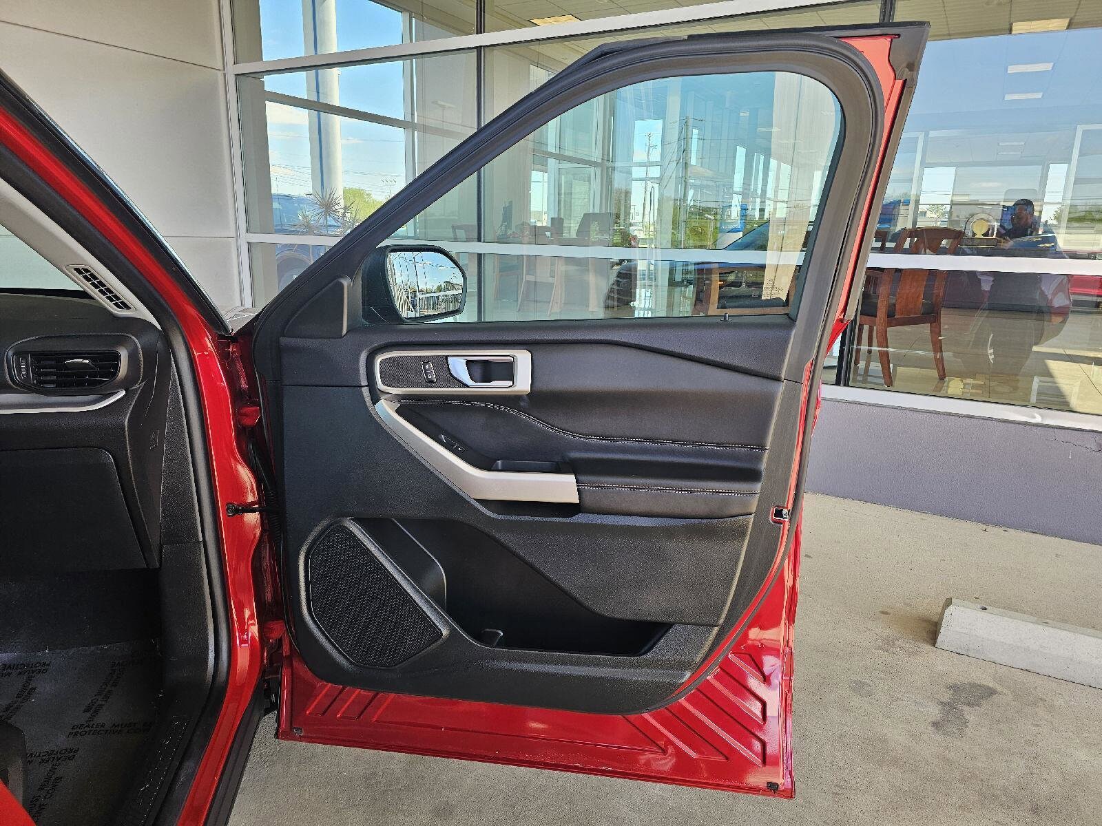 2023 Ford Explorer XLT - Photo 11