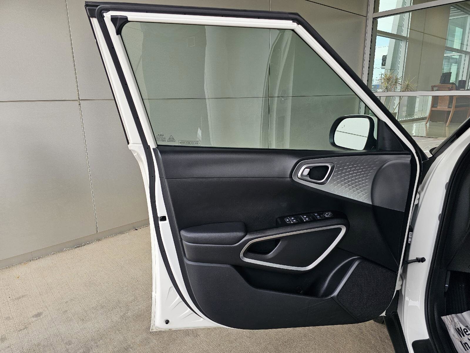 2025 Kia Soul LX - Photo 18