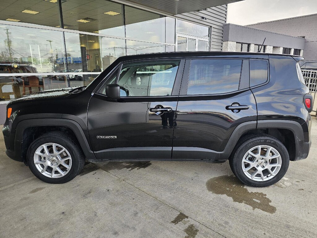 Used 2023 Jeep Renegade Latitude SUV