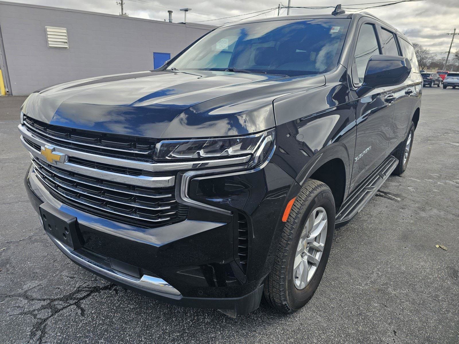 2023 Chevrolet Suburban LT's photo