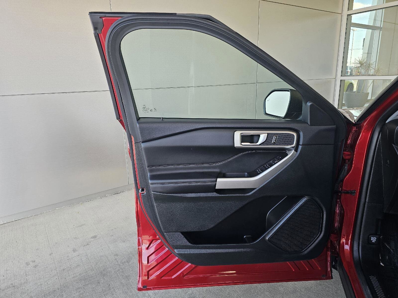 2023 Ford Explorer XLT - Photo 18