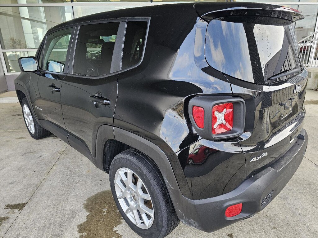 Used 2023 Jeep Renegade Latitude SUV