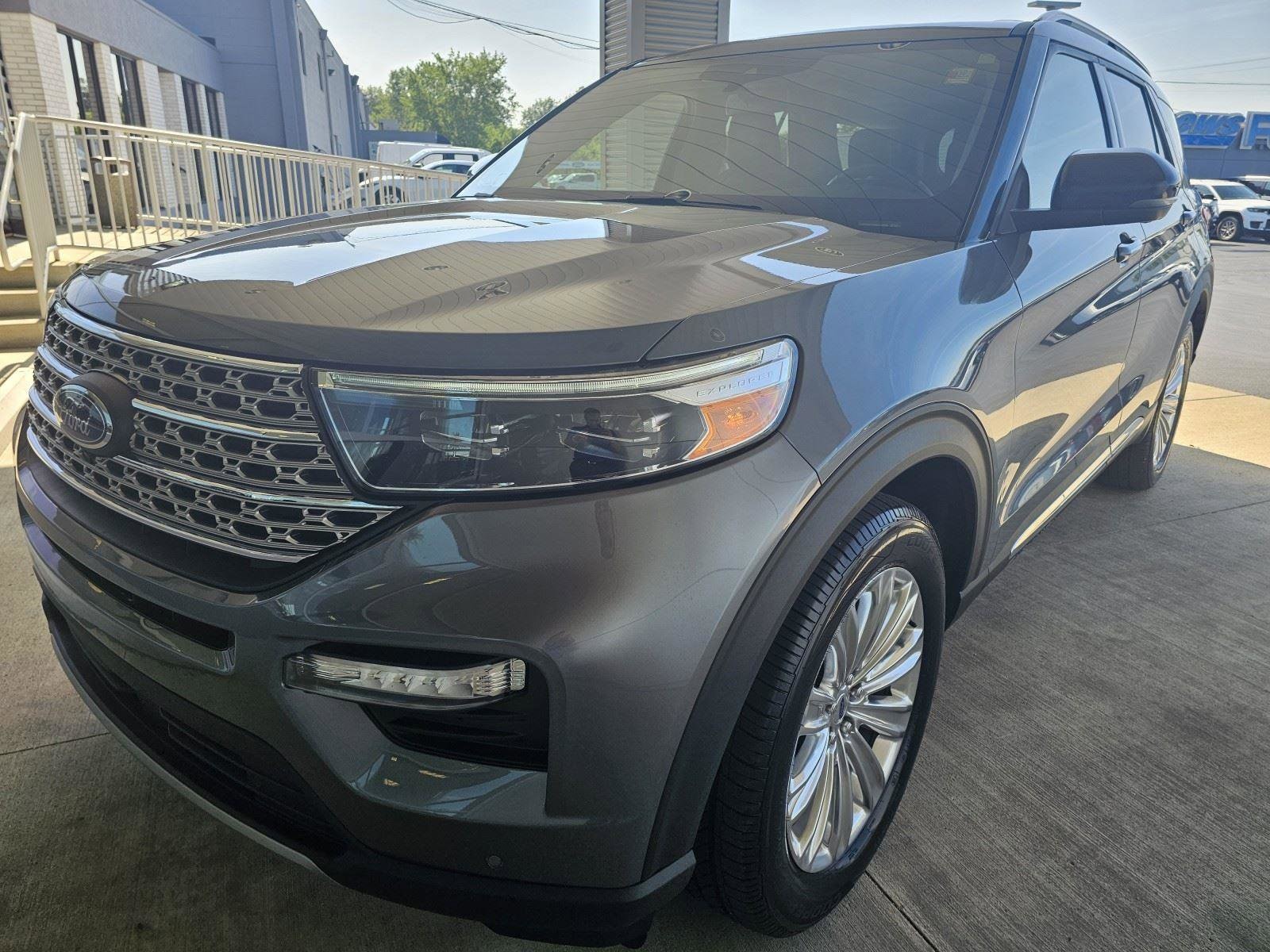 2022 Ford Explorer Limited's photo