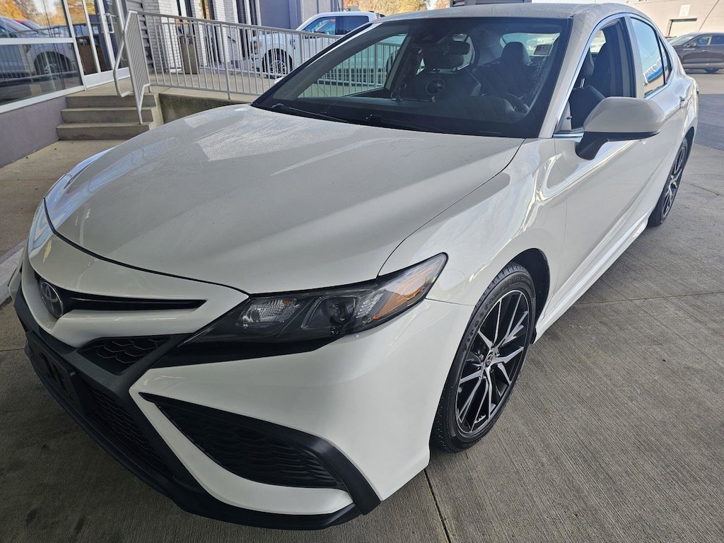 Used 2021 Toyota Camry SE Sedan