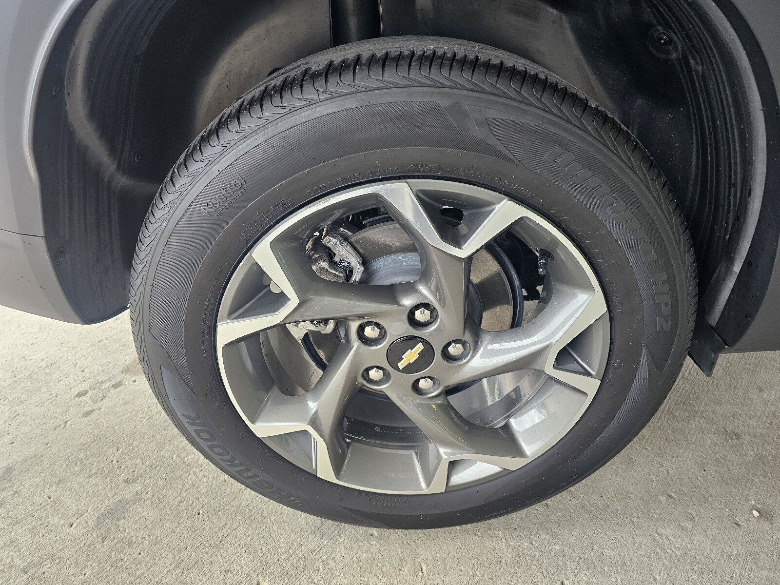 2025 Chevrolet Trax LT - Photo 10