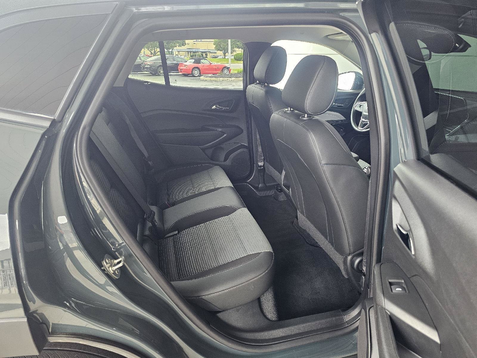 2025 Chevrolet Trax LT - Photo 14
