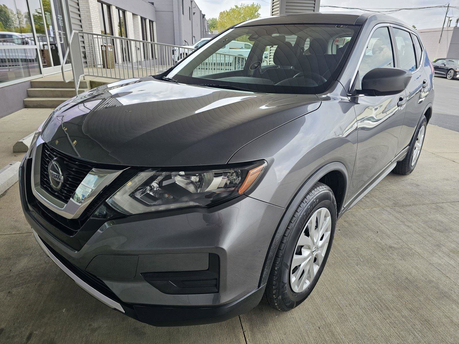 2020 Nissan Rogue S's photo