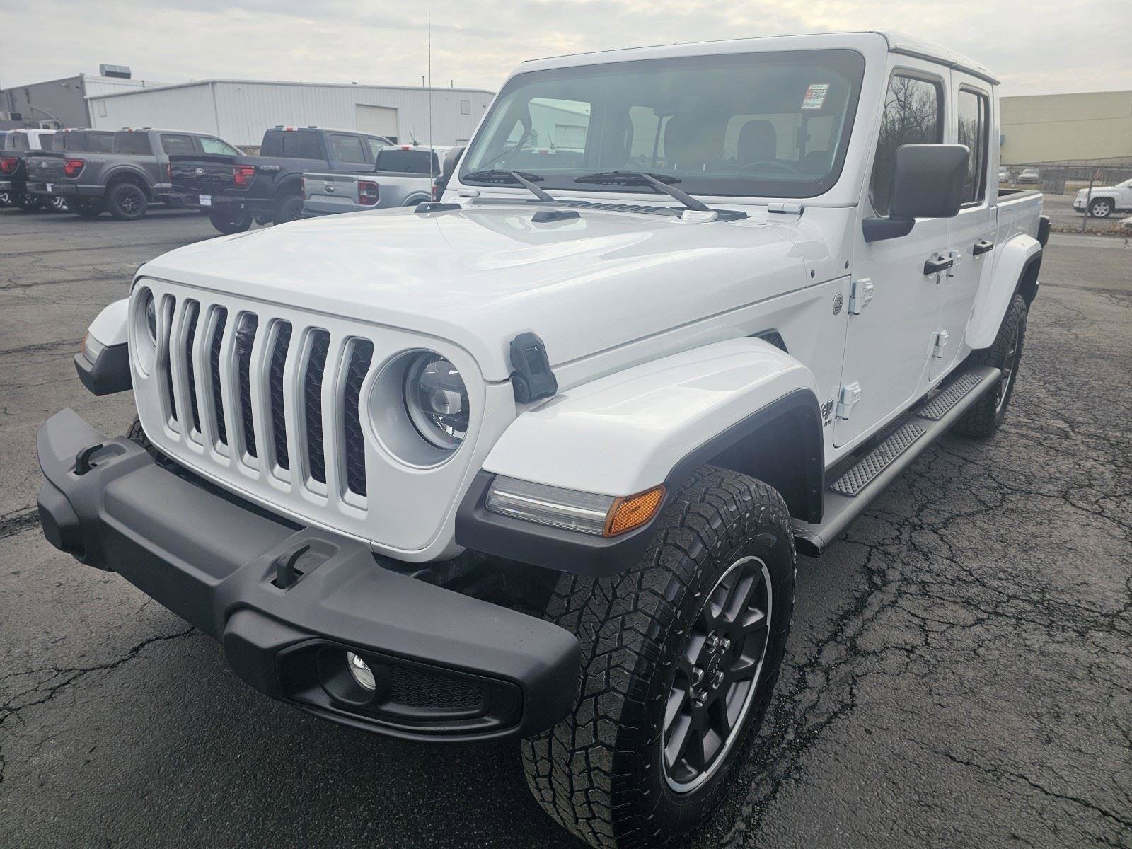 2023 Jeep Gladiator Overland's photo
