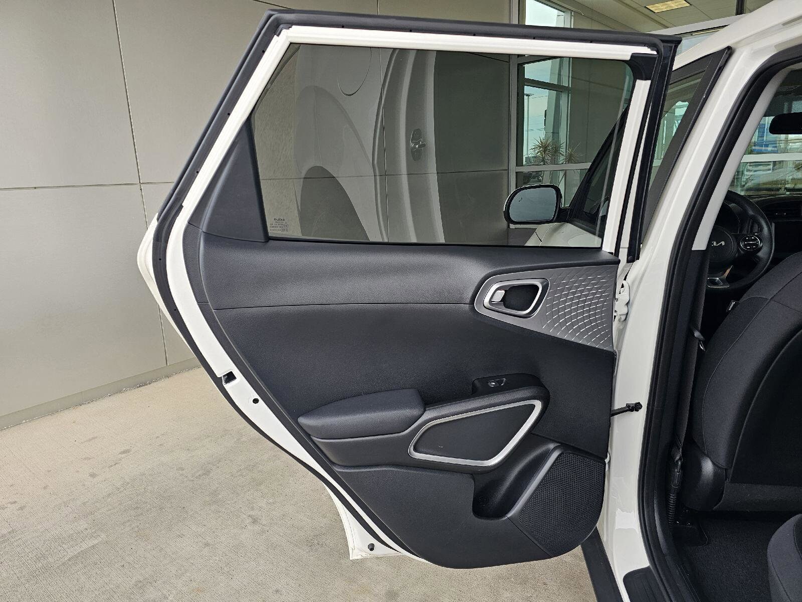 2025 Kia Soul LX - Photo 16