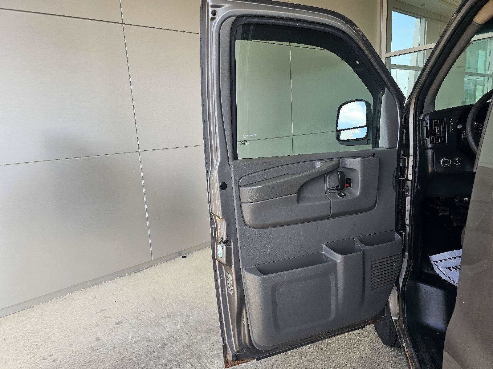 2012 Chevrolet Express LS - Photo 16