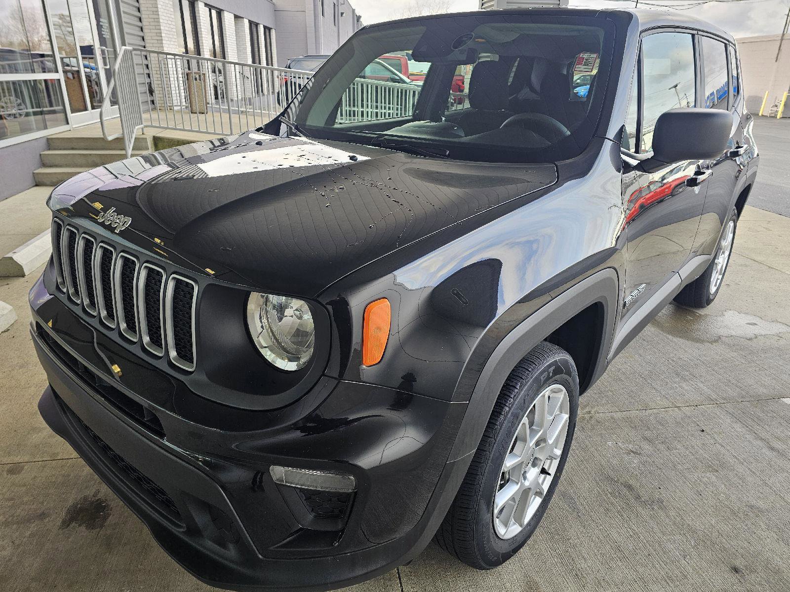 2023 Jeep Renegade Latitude's photo