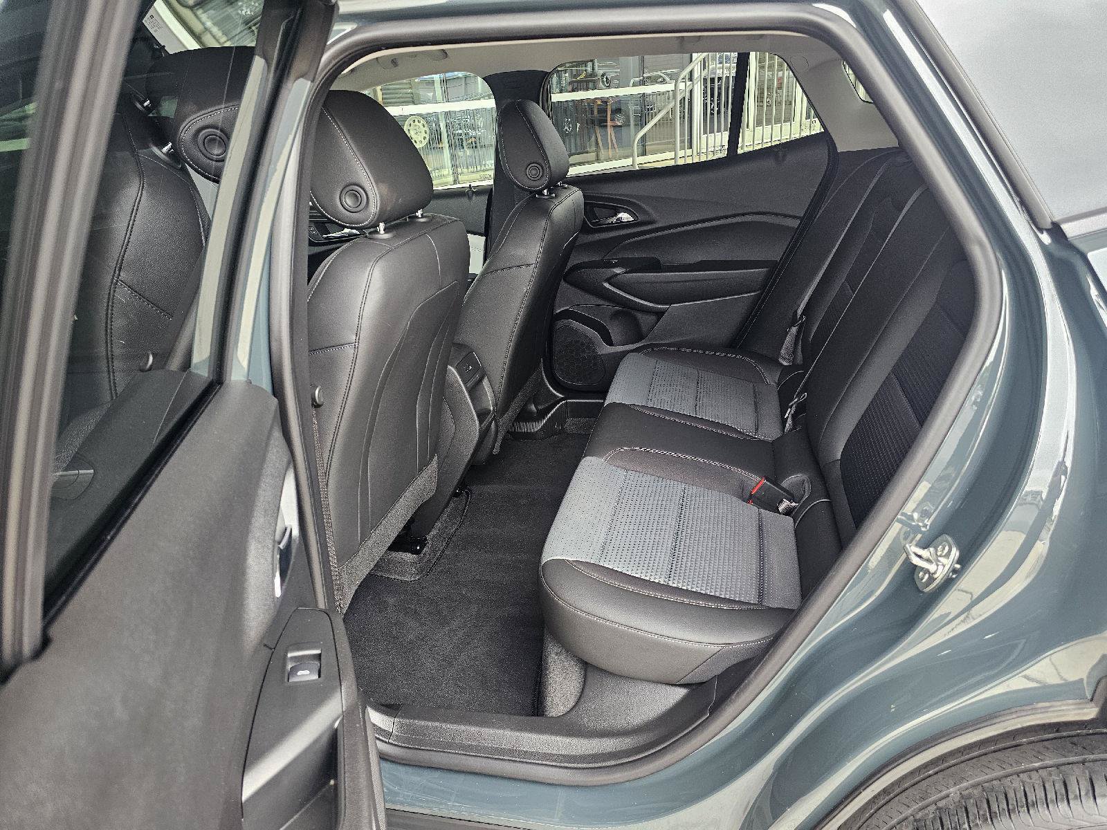 2025 Chevrolet Trax LT - Photo 17