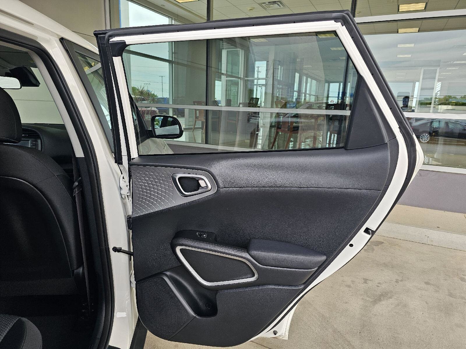 2025 Kia Soul LX - Photo 13