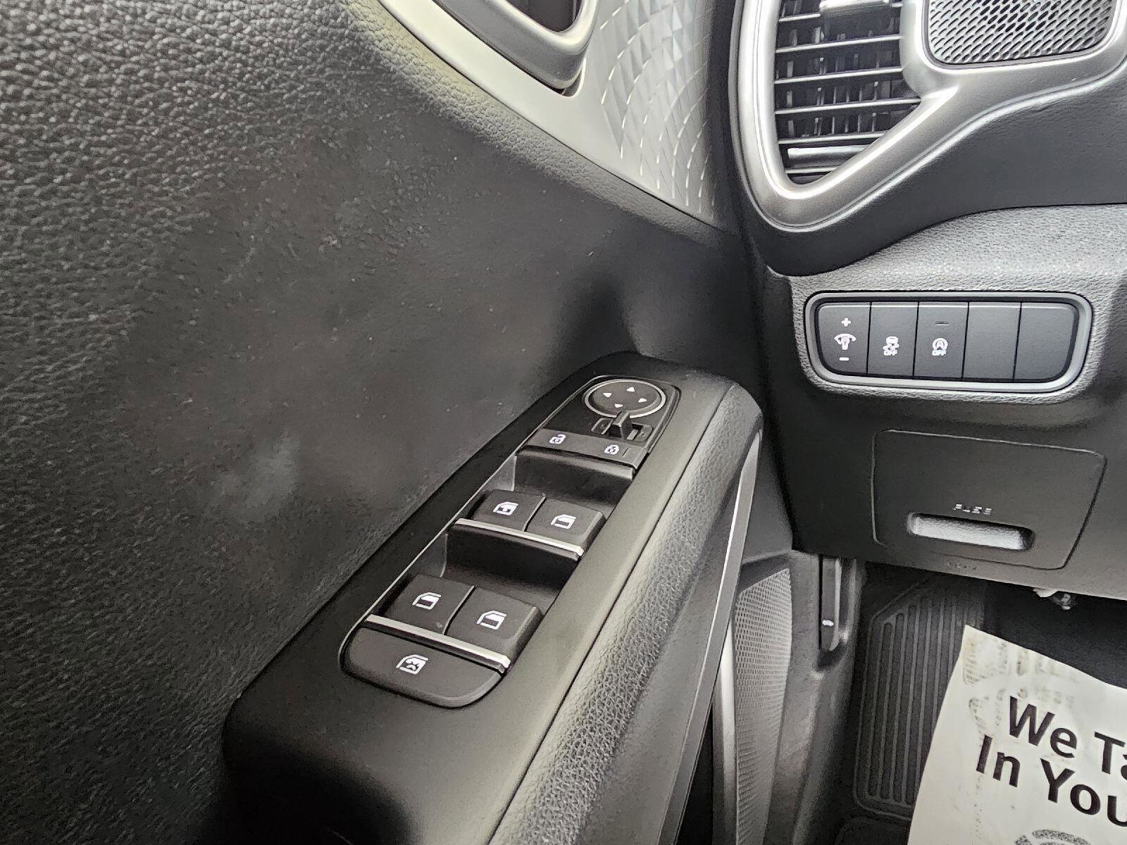 2025 Kia Soul LX - Photo 24