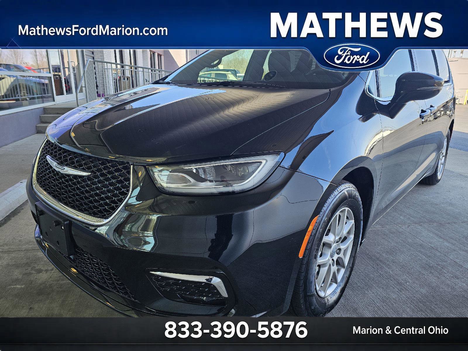 2025 Chrysler Pacifica Select's photo